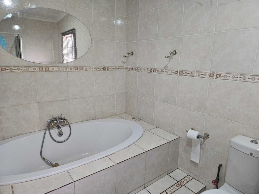 To Let 4 Bedroom Property for Rent in Verwoerdpark Northern Cape